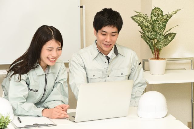 今や誰もが持ってる万能工具!電気・水道工事店がホームページを持つ必要性とは?