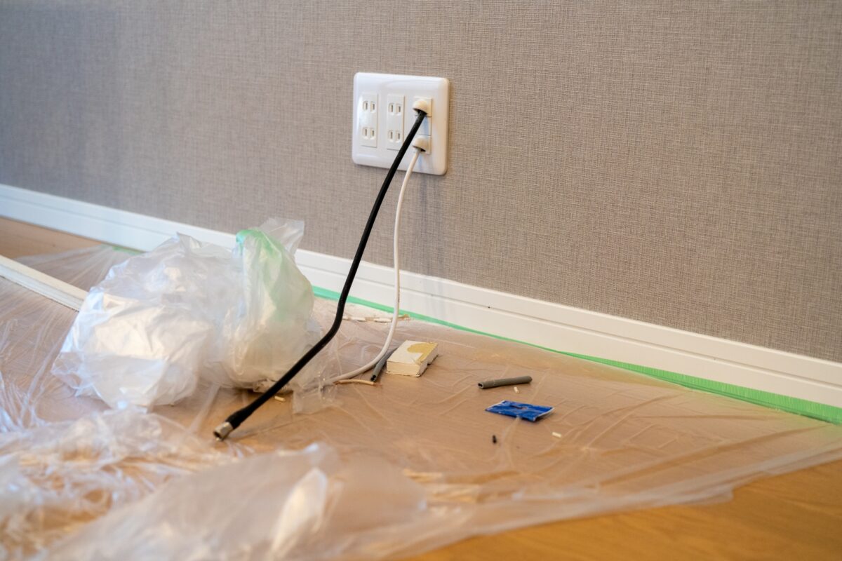 弱電工事とは?一般(強電)電気工事との違いや仕事内容、必要な資格を解説