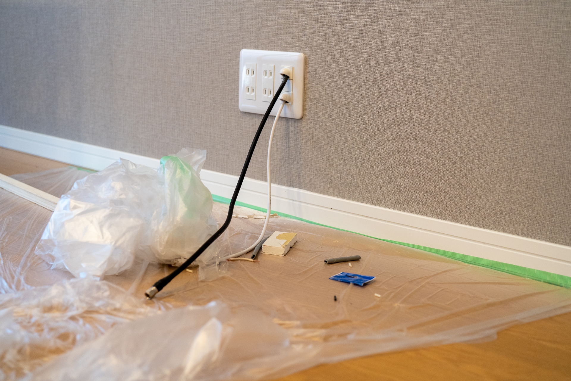 弱電工事とは?一般(強電)電気工事との違いや仕事内容、必要な資格を解説