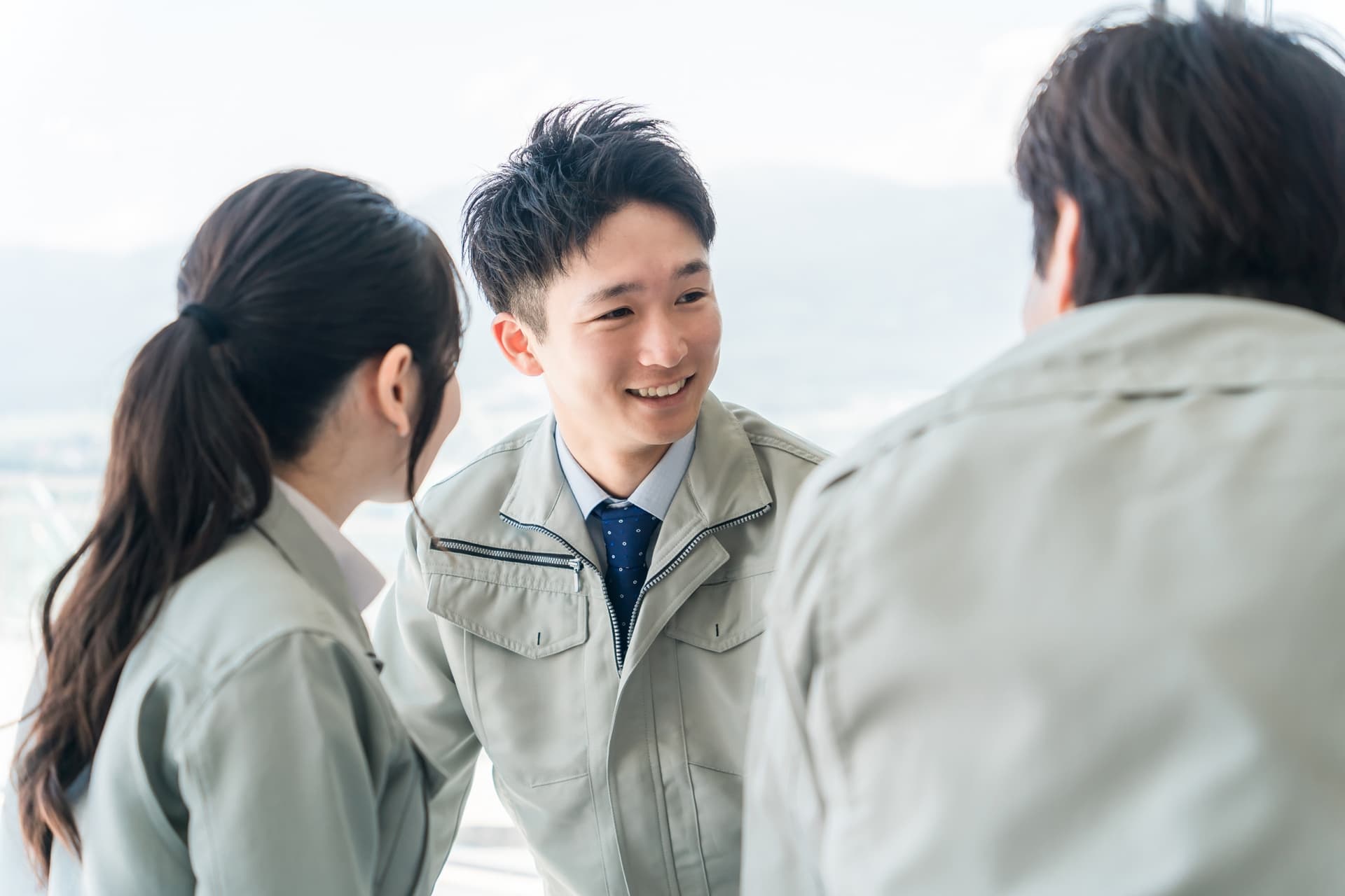 建設業で若手が定着する方法とは?離職を防ぐ職場づくりを解説